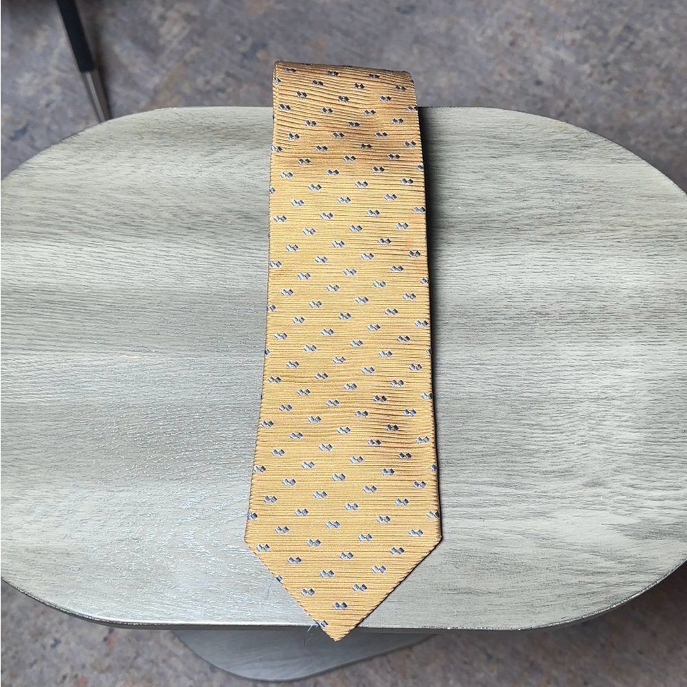 Lord & Taylor 100% Imported Silk Men’s Yellow Tie With Blue Accents